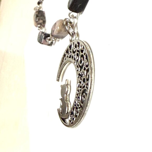 Genuine Gemstone Black Pink Rhodonite w/ Cat on the Moon Pendant Short Necklace - Picture 5 of 15